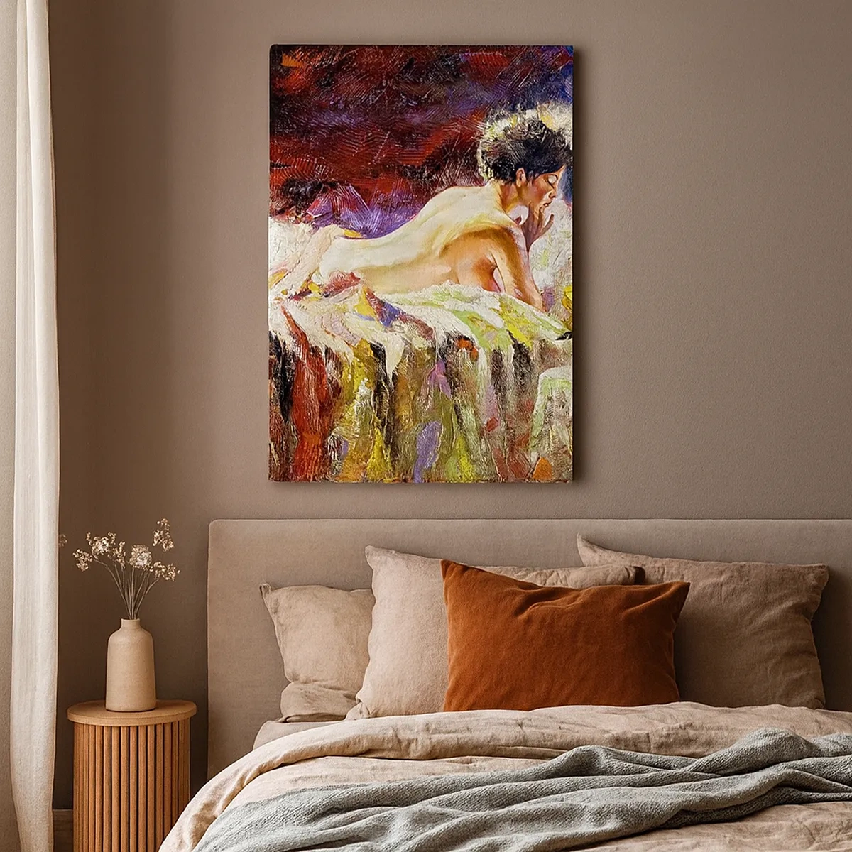 Impression sur toile - Image sur toile - Une femme allongée sur un lit sur un fond de couleurs abstraites. - 50x70cm - Vénus en pensée - Décoration murale moderne pour le salon et la chambre ARTTOR