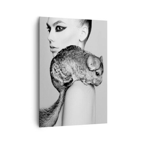 Impression sur toile - Image sur toile - Femme stylisée avec un chinchilla dans une élégante composition en noir et blanc - 70x100cm - Dame au chinchilla - Décoration murale moderne pour le salon et la chambre ARTTOR