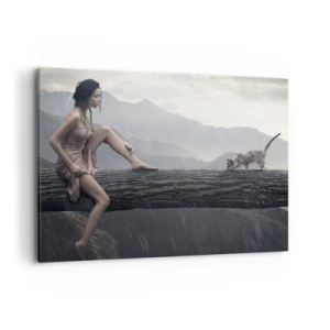Impression sur toile - Image sur toile - Une femme et un chat sur un tronc d'arbre sous la pluie avec vue sur les montagnes. - 120x80cm - Des sommets de beauté - Décoration murale moderne pour le salon et la chambre ARTTOR