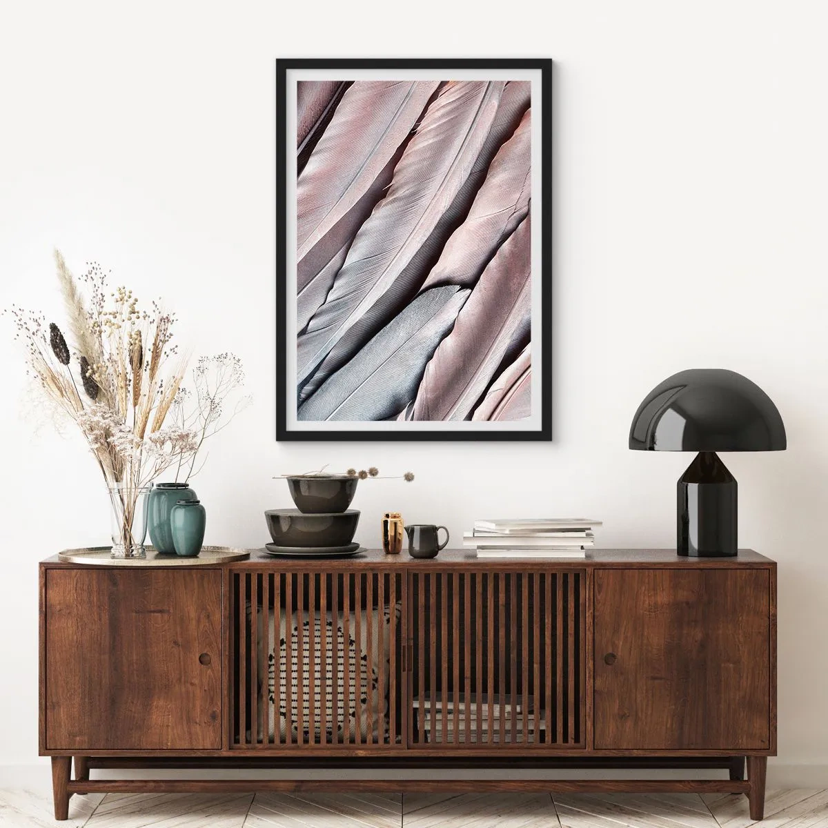 Affiche dans un cadre noir - Poster - Gros plan de plumes délicates et pastel - 50x70cm - En argent rose - Décoration murale moderne pour le salon et la chambre ARTTOR