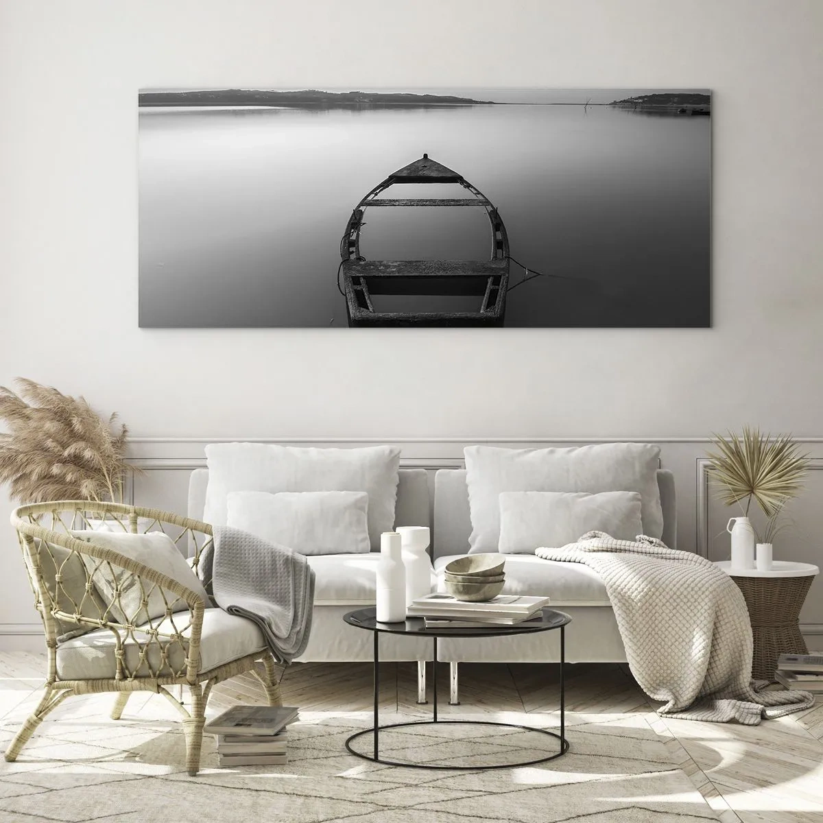 Impression sur verre - Image sur verre - Un bateau solitaire sur un lac calme dans des tons de noir et blanc - 140x50cm - Nostalgie et mélancolie - Décoration murale moderne pour le salon et la chambre ARTTOR