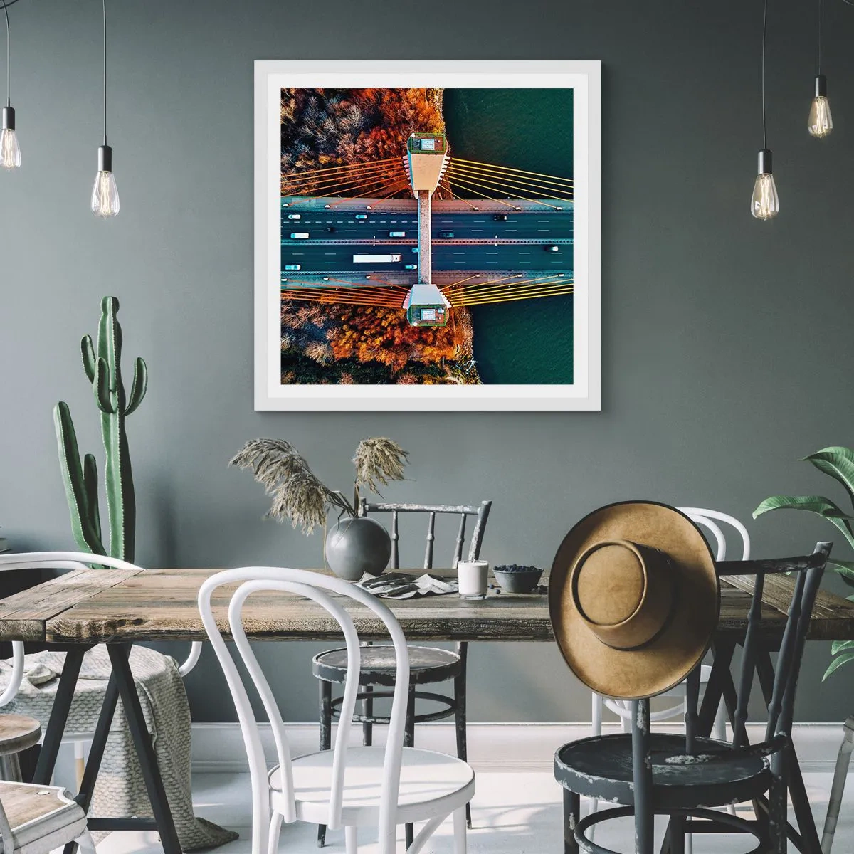 Affiche dans un cadre blanc - Poster - Au dessus de l'eau et de la forêt - 50x50 cm