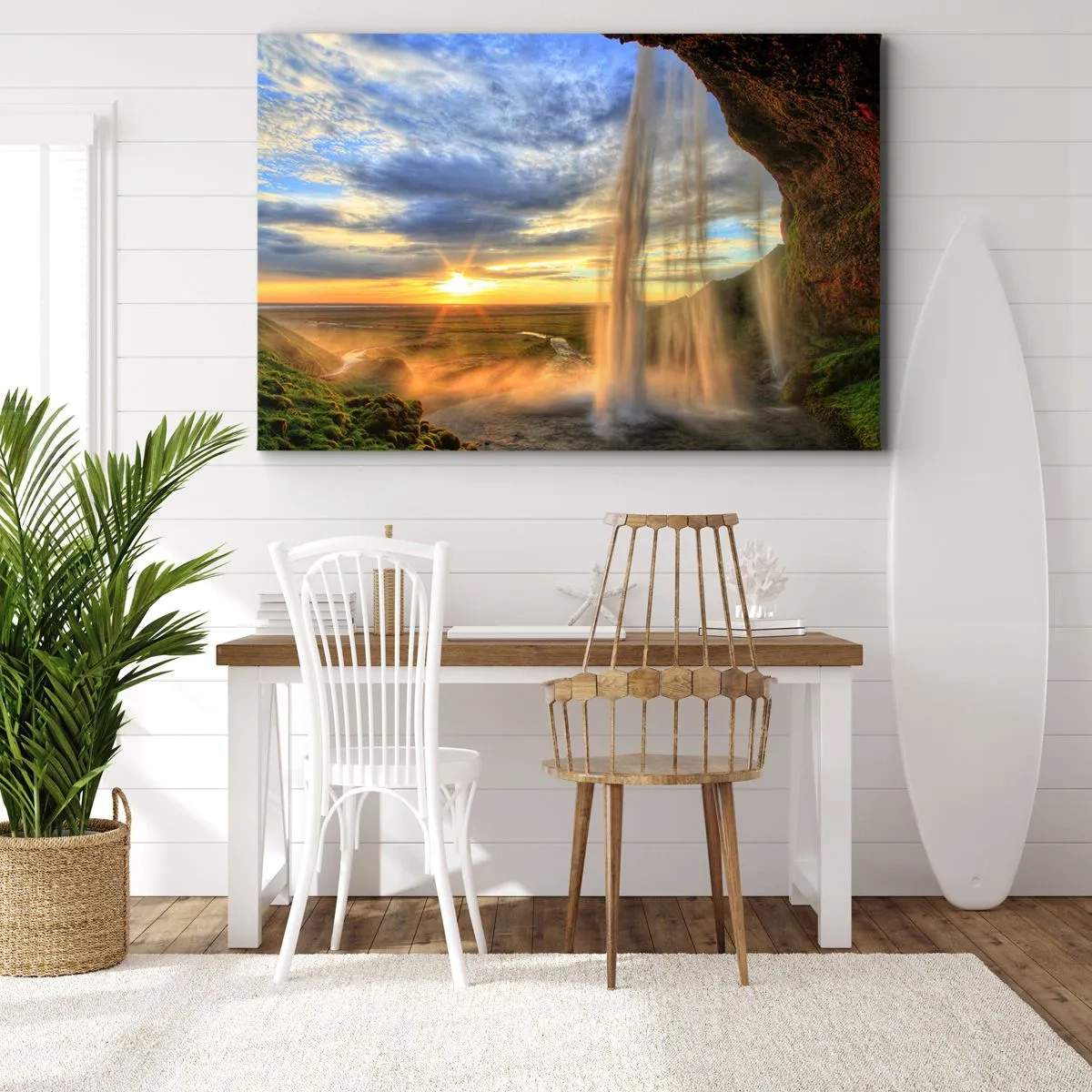 Impression sur toile - Image sur toile - Une cascade illuminée par la lumière du soleil sur fond de paysage - 100x70cm - Le monde derrière un voile de gouttes - Décoration murale moderne pour le salon et la chambre ARTTOR