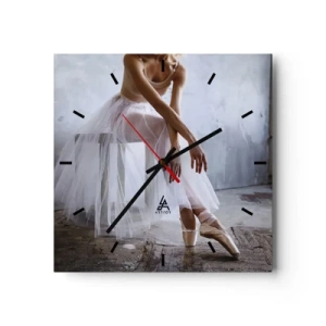 Horloge murale - Pendule murale - Une ballerine dans une pose délicate sur un fond industriel - 30x30cm - Avant que les lumières de la rampe ne clignotent - Décoration murale moderne pour le salon et la chambre ARTTOR
