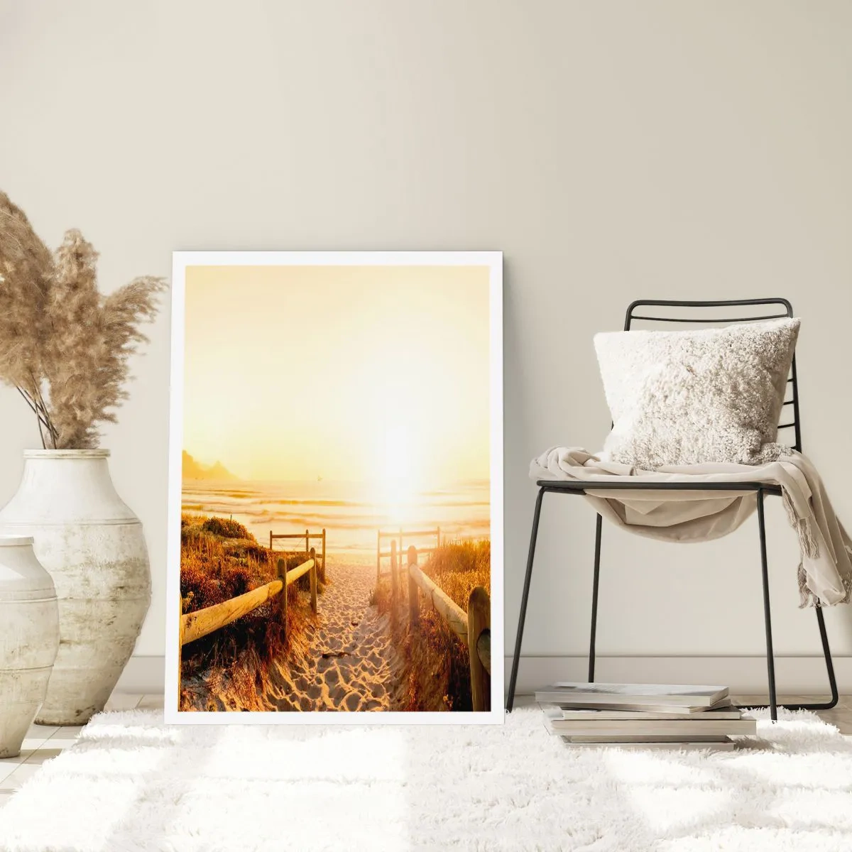 Affiche - Poster - Le chemin vers la plage illuminé par les rayons du soleil couchant - 50x70cm - A travers la dune, vers le soleil - Décoration murale moderne pour le salon et la chambre ARTTOR