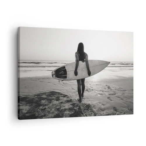 Impression sur toile - Image sur toile - Femme avec planche de surf sur la plage en noir et blanc - 70x50cm - Fille des vagues de la mer - Décoration murale moderne pour le salon et la chambre ARTTOR