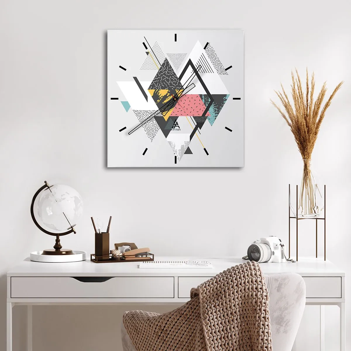 Horloge murale - Pendule murale - Variation sur triangle et losange - 40x40 cm