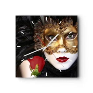 Horloge murale - Pendule murale - Masque vénitien doré avec plumes et rose rouge, motif mystérieux. - 30x30cm - Parce que la vie est un grand bal - Décoration murale moderne pour le salon et la chambre ARTTOR