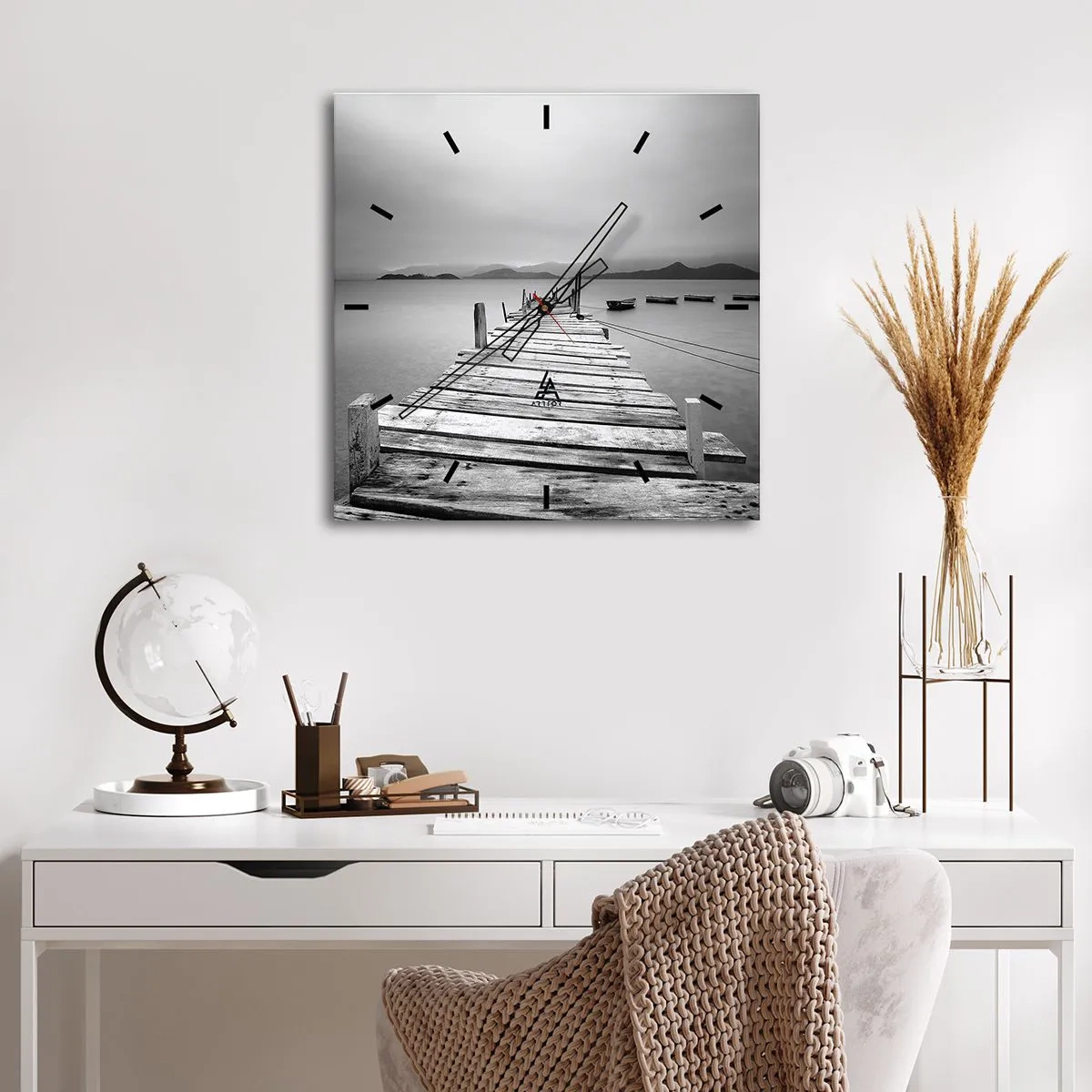 Horloge murale - Pendule murale - Derrière les montagnes, au-delà des mers - 40x40 cm