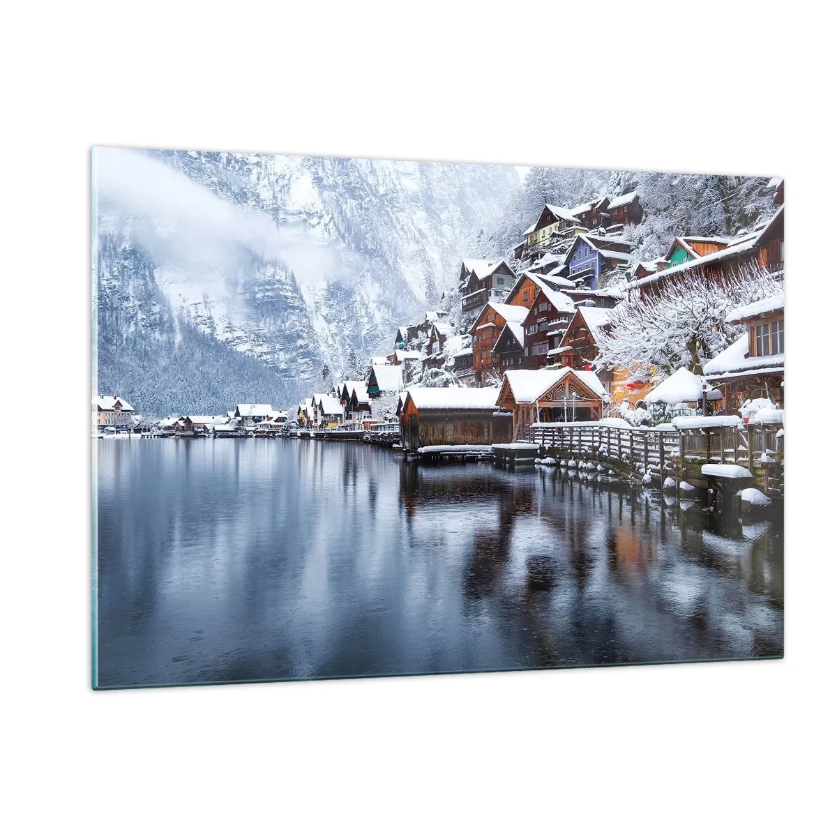 Impression sur verre - Image sur verre - Un village de montagne au bord d'un lac, recouvert de neige dans un paysage hivernal - 120x80cm - En décoration hivernale - Décoration murale moderne pour le salon et la chambre ARTTOR