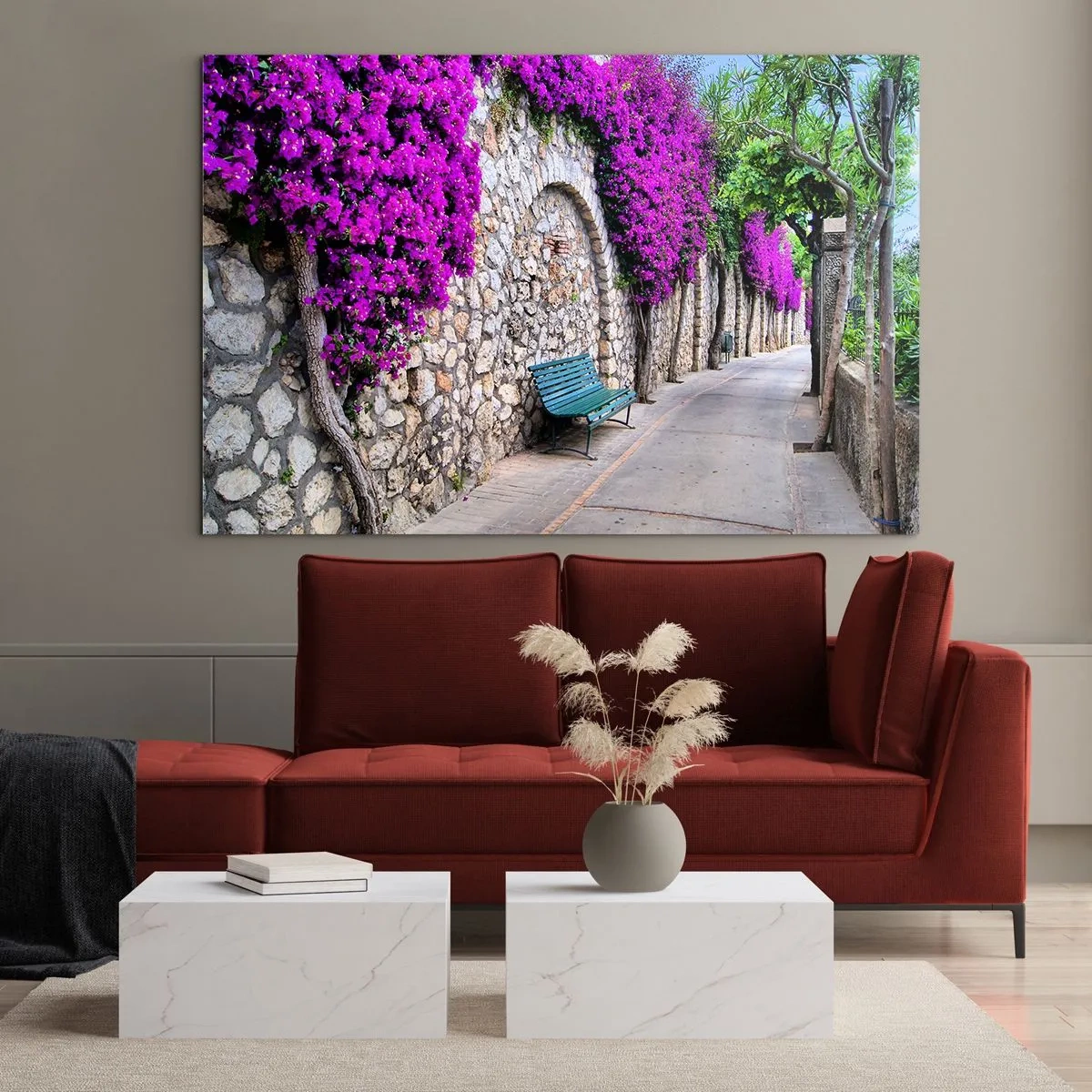 Impression sur verre - Image sur verre - Un mur de pierre avec des fleurs violettes et un banc le long du chemin - 70x50cm - Rencontrons-nous au plus vite - Décoration murale moderne pour le salon et la chambre ARTTOR