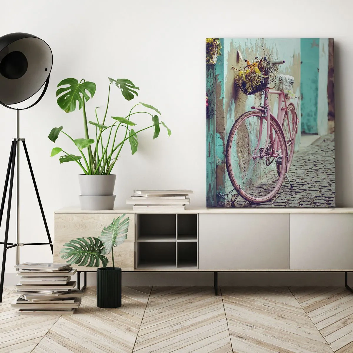 Impression sur toile - Image sur toile - Un vélo rose près d'une porte turquoise - 70x100cm - Je reviens tout de suite - Décoration murale moderne pour le salon et la chambre ARTTOR