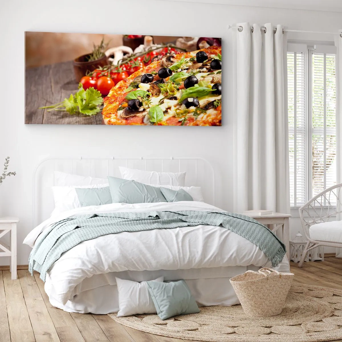 Impression sur toile - Image sur toile - Pizza aux olives, basilic et ingrédients frais sur fond de bois - 160x50cm - Des ingrédients telluriques - Décoration murale moderne pour le salon et la chambre ARTTOR