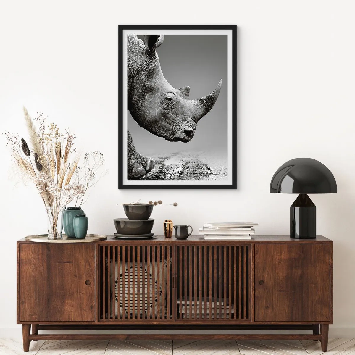 Affiche dans un cadre noir - Poster - Gros plan noir et blanc de la tête d'un rhinocéros - 50x70cm - Force inarrêtable - Décoration murale moderne pour le salon et la chambre ARTTOR