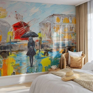 Papier Peint Photo Standard Eco - Marcher sous la pluie dans une rue parisienne avec le Moulin Rouge - 100x70cm - Légende parisienne - Décoration murale moderne pour le salon et la chambre ARTTOR