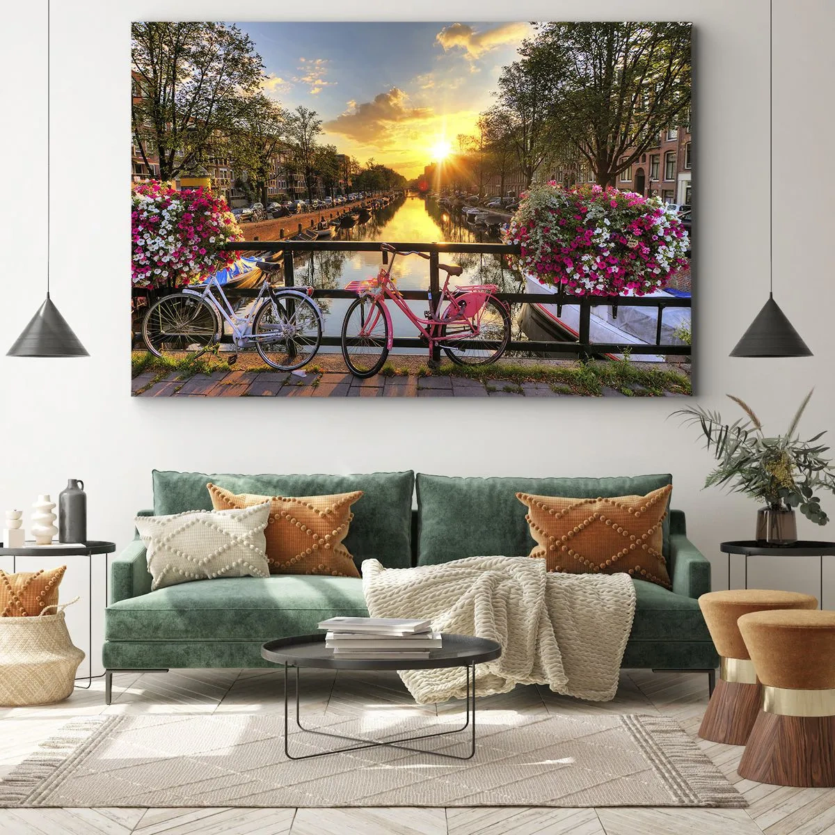 Impression sur toile - Image sur toile - Des vélos sur un pont à la lueur du soleil couchant - 100x70cm - Matin de printemps à Amsterdam - Décoration murale moderne pour le salon et la chambre ARTTOR