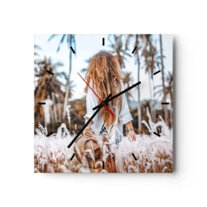 Horloge murale - Pendule murale - Une femme dans un champ d'herbe avec des palmiers en arrière-plan au coucher du soleil - 30x30cm - Né de peluches d'herbe - Décoration murale moderne pour le salon et la chambre ARTTOR