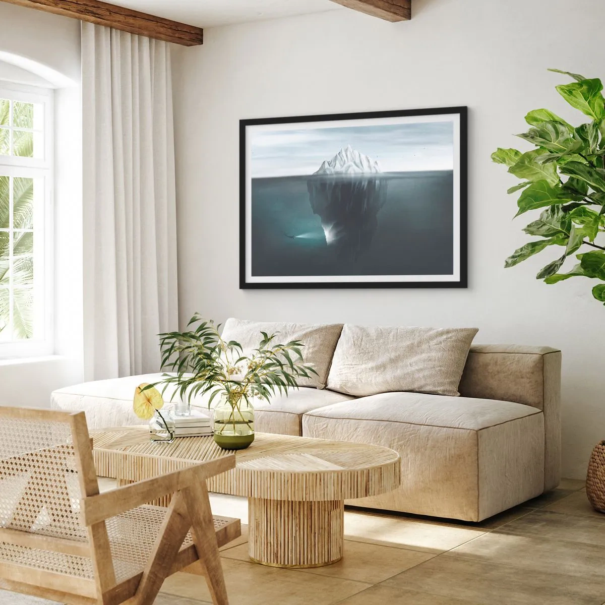 Affiche dans un cadre noir - Poster - Un iceberg dans l'eau avec un plongeur et un projecteur sous la surface. - 70x50cm - Mystère sous-marin - Décoration murale moderne pour le salon et la chambre ARTTOR