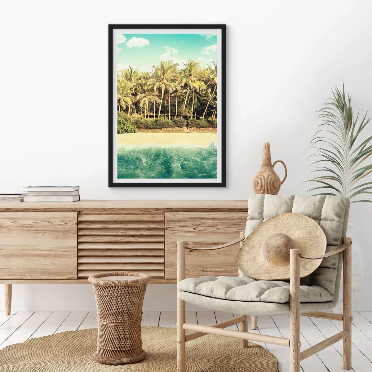 Affiche dans un cadre noir - Poster - Plage tropicale avec palmiers et eaux azurées - 50x70cm - Peut-être ici? - Décoration murale moderne pour le salon et la chambre ARTTOR