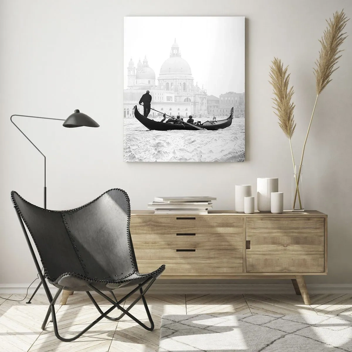 Impression sur verre - Image sur verre - Une gondole avec la basilique en arrière-plan en noir et blanc - 80x120cm - Voyage aux sources de la beauté - Décoration murale moderne pour le salon et la chambre ARTTOR