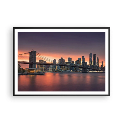 Affiche dans un cadre noir - Poster - Panorama nocturne de la ville avec un pont et un ciel illuminé - 100x70cm - Immergé dans le silence lilas - Décoration murale moderne pour le salon et la chambre ARTTOR