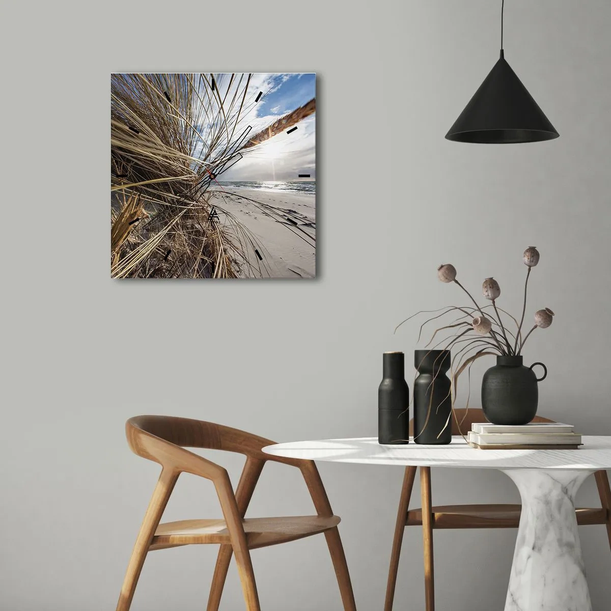 Horloge murale - Pendule murale - Une plage avec de l'herbe sèche sur les dunes et une vue sur la mer - 30x30cm - Rencontre des éléments - Décoration murale moderne pour le salon et la chambre ARTTOR
