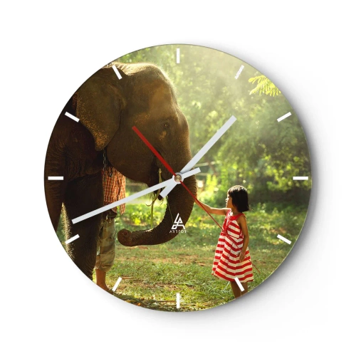 Horloge murale - Pendule murale - Une fille en robe rouge touche la trompe d'un éléphant dans la forêt. - 30x30cm - La force de l'amitié - Décoration murale moderne pour le salon, la cuisine et la chambre ARTTOR