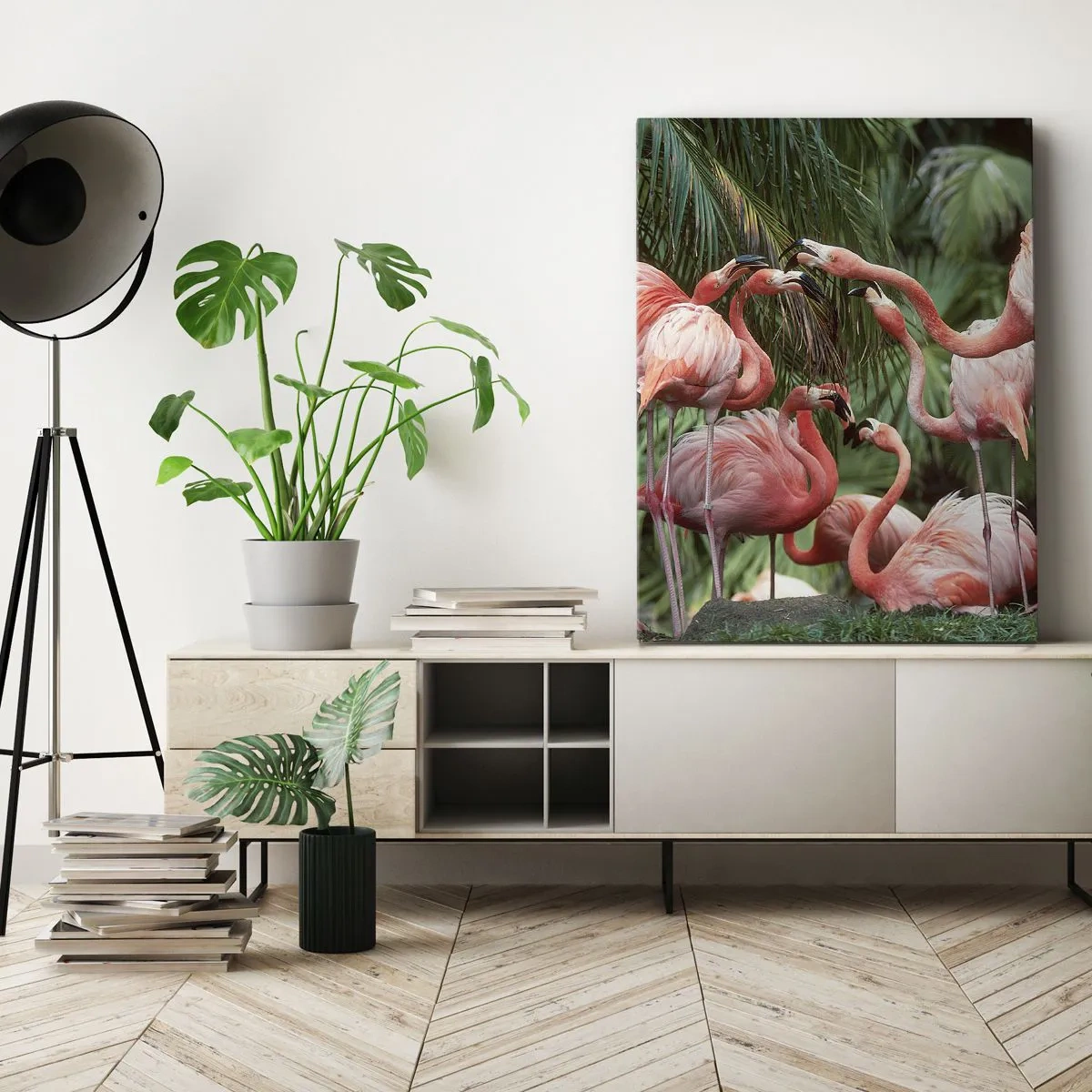 Impression sur toile - Image sur toile - Un groupe de flamants roses dans un cadre tropical entouré de palmiers - 50x70cm - Potins d'après-midi - Décoration murale moderne pour le salon et la chambre ARTTOR