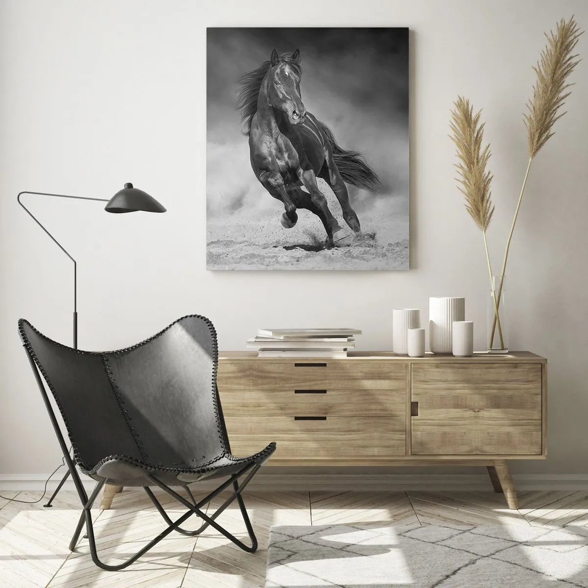 Impression sur verre - Image sur verre - Un cheval noir et blanc galopant sur le sable - 80x120cm - Digne de l'émir lui-même - Décoration murale moderne pour le salon et la chambre ARTTOR