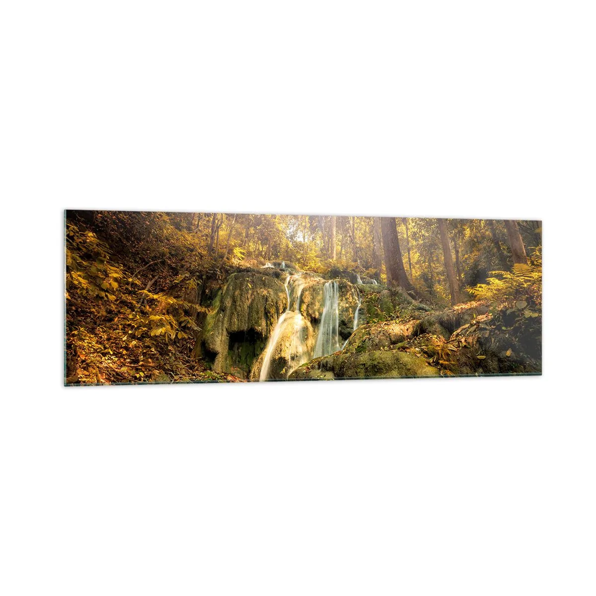 Impression sur verre - Image sur verre - Une cascade forestière sous les rayons du soleil, entourée de verdure - 160x50cm - Cascade de forêt en vert - Décoration murale moderne pour le salon et la chambre ARTTOR