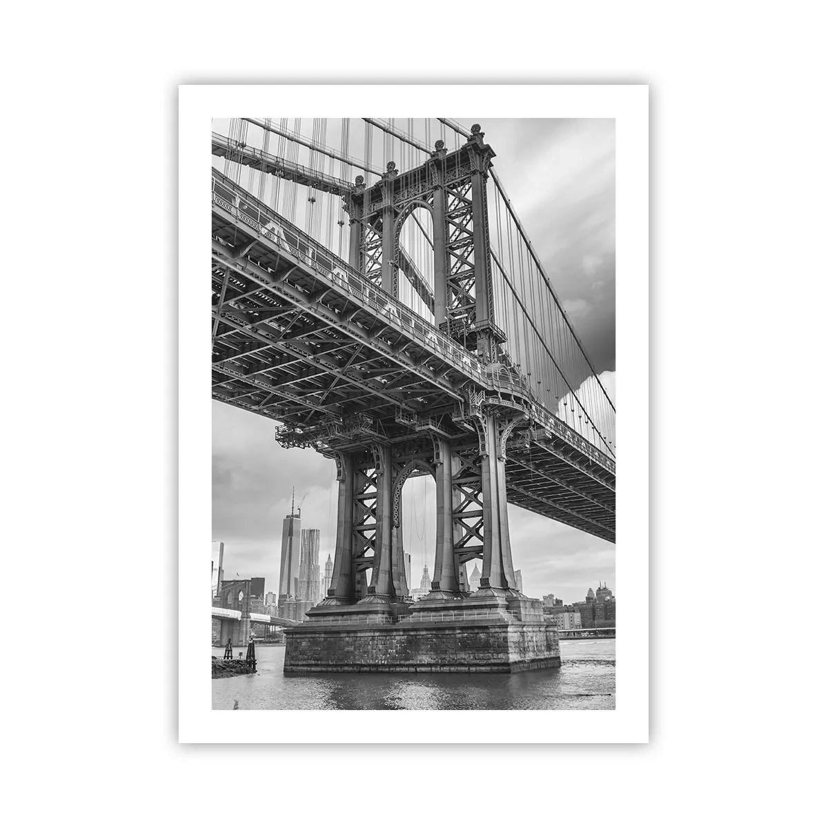 Affiche - Poster - Un pont en noir et blanc sur fond de paysage urbain - 50x70cm - Au coeur de la ville - Décoration murale moderne pour le salon et la chambre ARTTOR