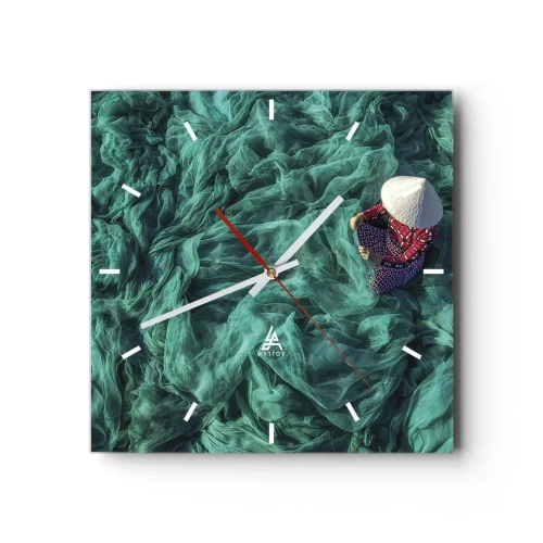 Horloge murale - Pendule murale - Une personne avec un chapeau parmi des filets de pêche verts - 30x30cm - Dans une mer de filet - Décoration murale moderne pour le salon et la chambre ARTTOR