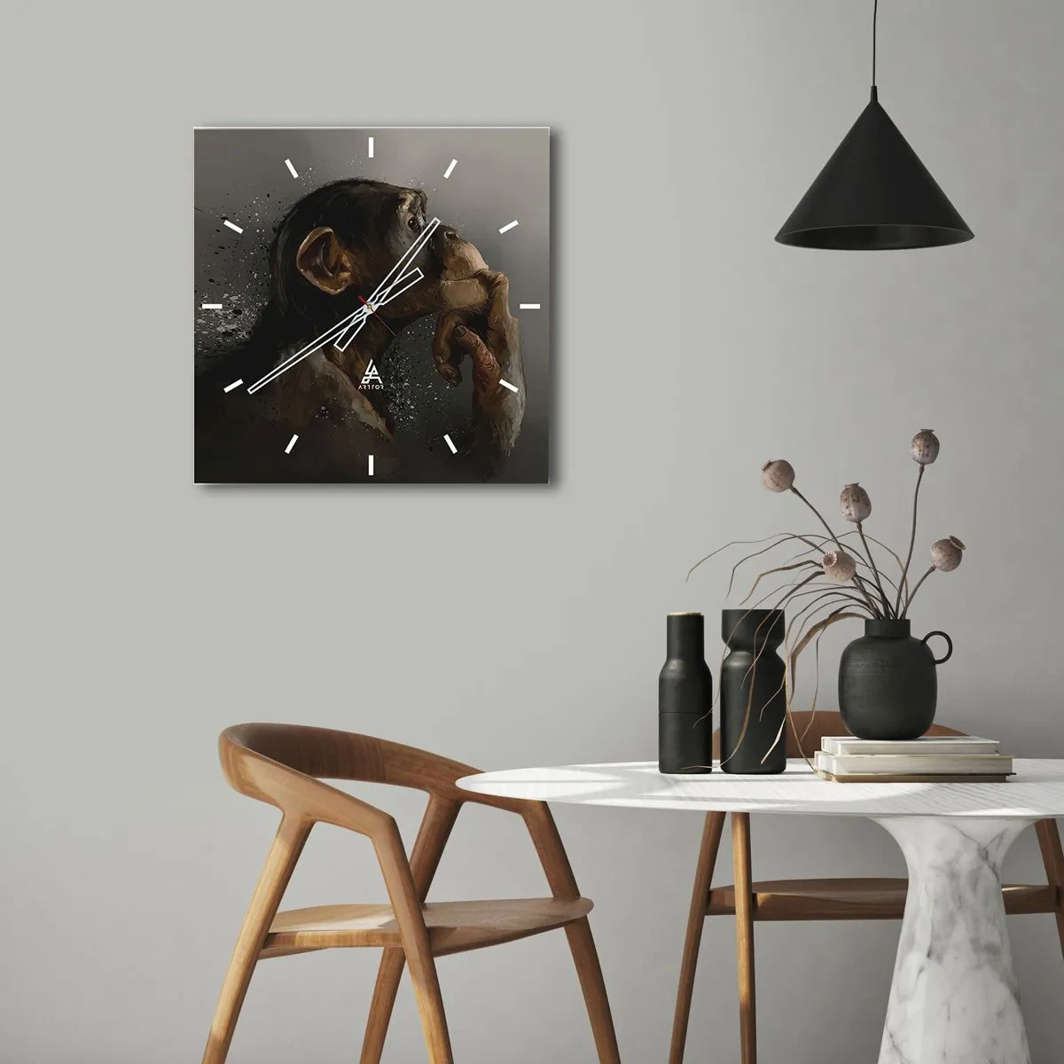 Horloge murale - Pendule murale - Portrait d'un singe dans une pose réfléchissante sur fond gris - 30x30cm - Certainement un penseur - Décoration murale moderne pour le salon et la chambre ARTTOR