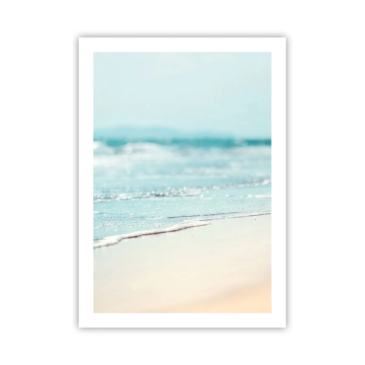 Affiche - Poster - Une plage douce et des vagues calmes aux couleurs pastel - 50x70cm - Chaleur et bruissement - Décoration murale moderne pour le salon et la chambre ARTTOR
