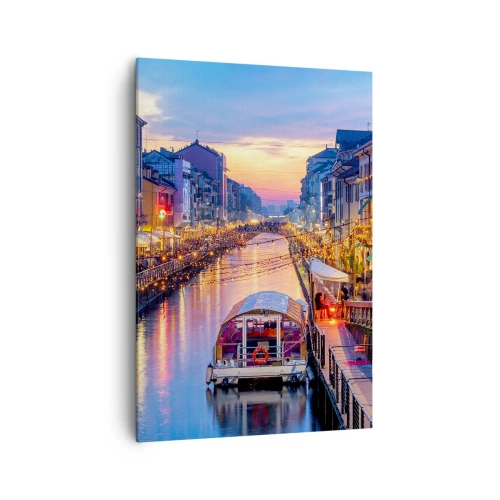 Impression sur toile - Image sur toile - Un canal éclairé entouré de bâtiments colorés - 70x100cm - Soirée de lumière et de jeu - Décoration murale moderne pour le salon et la chambre ARTTOR