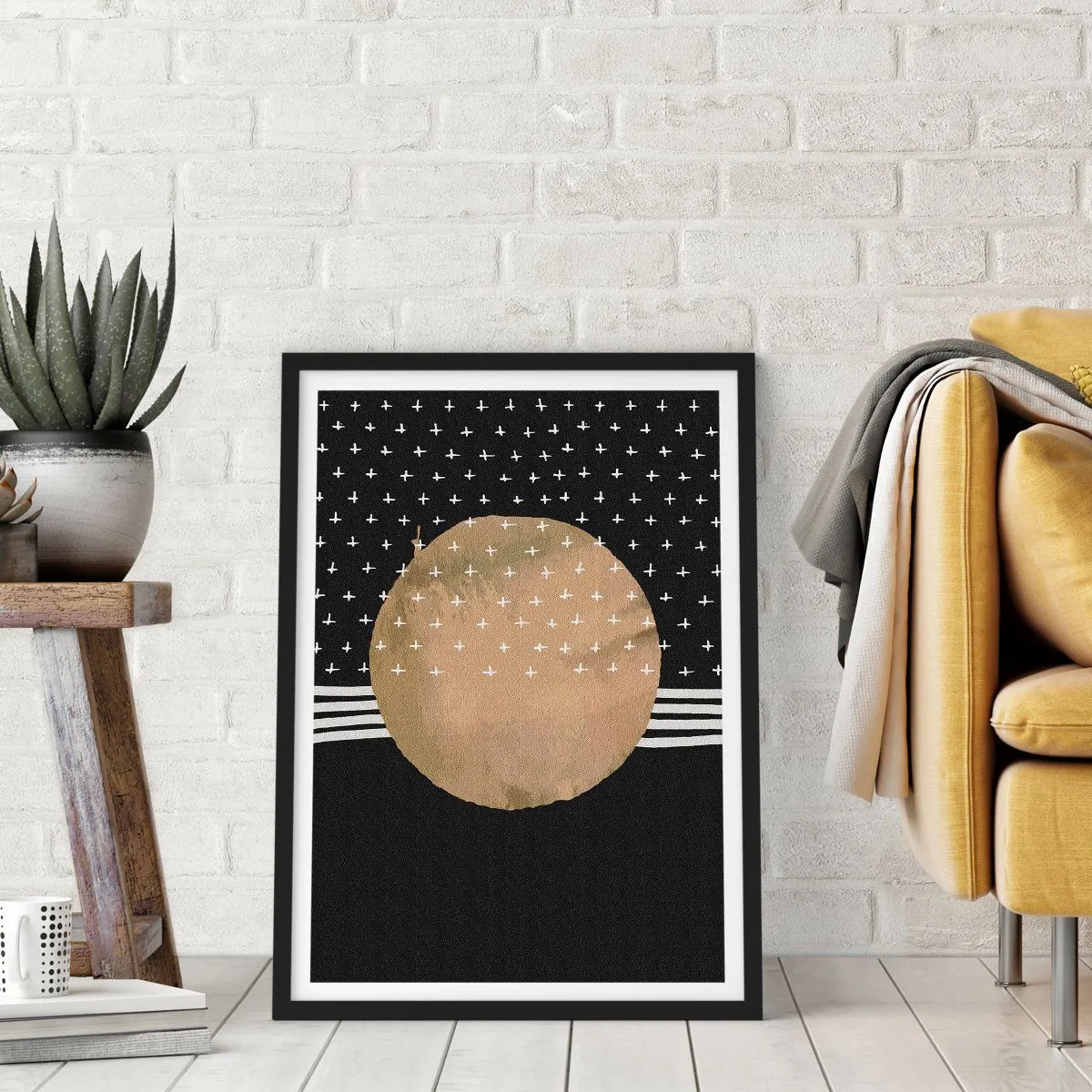 Affiche dans un cadre noir - Poster - Boule dorée abstraite sur fond noir avec motifs - 50x70cm - Composition : drapeau galaxie - Décoration murale moderne pour le salon et la chambre ARTTOR