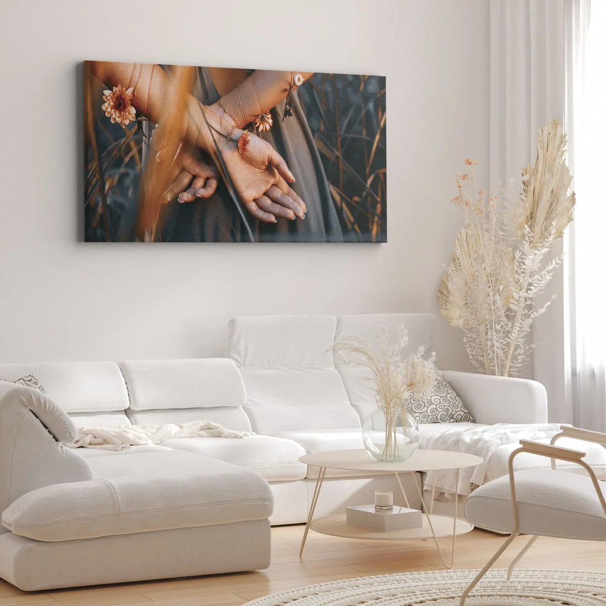 Impression sur toile - Image sur toile - Mains sensuelles avec des fleurs dans un cadre naturel - 120x50cm - Liée à la nature - Décoration murale moderne pour le salon et la chambre ARTTOR