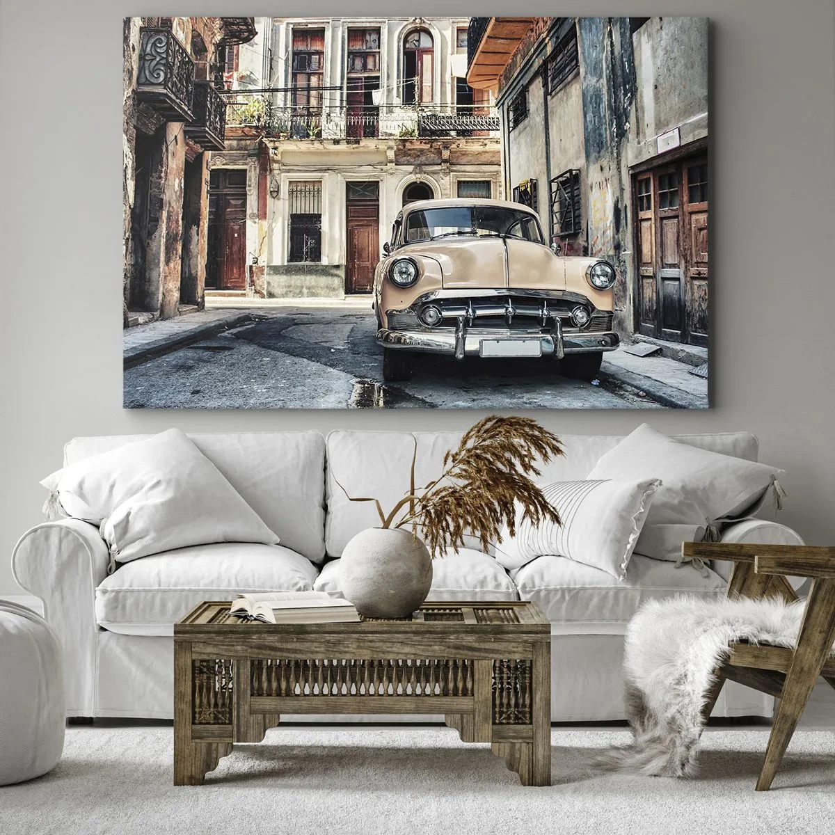 Impression sur toile - Image sur toile - Une voiture classique sur fond d'architecture urbaine - 120x80cm - Sieste à La Havane - Décoration murale moderne pour le salon et la chambre ARTTOR