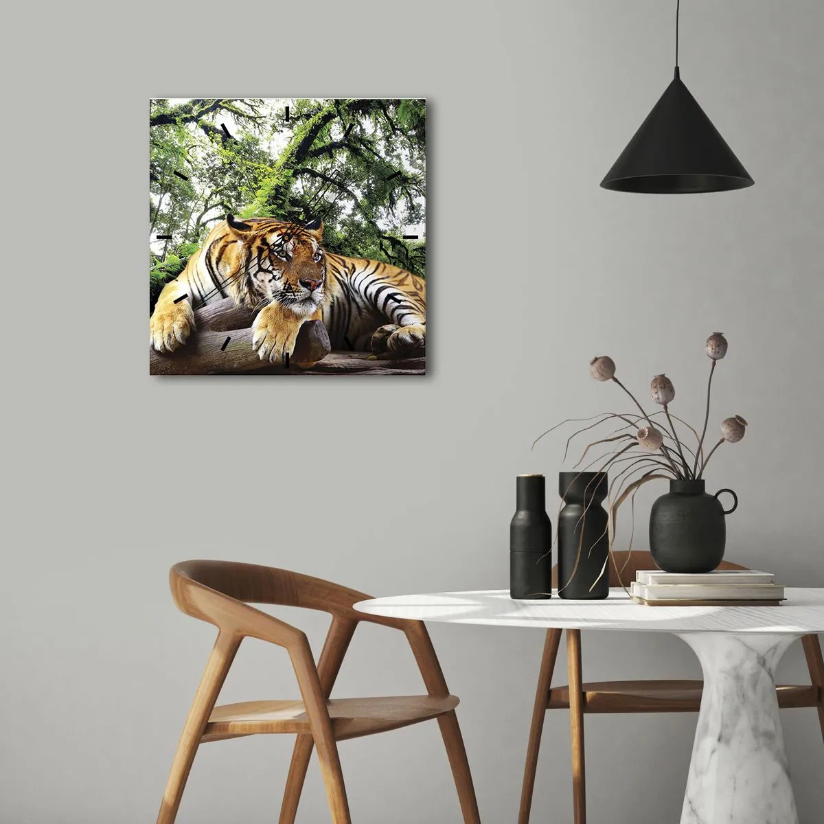 Horloge murale - Pendule murale - Un tigre se reposant dans une forêt tropicale - 30x30cm - Cordialement - Décoration murale moderne pour le salon et la chambre ARTTOR