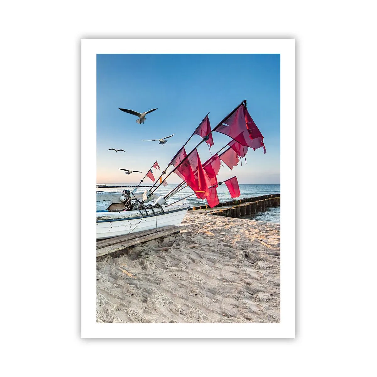 Affiche - Poster - Bateau de pêche avec drapeaux rouges sur la plage - 50x70cm - Repos mérité - Décoration murale moderne pour le salon et la chambre ARTTOR