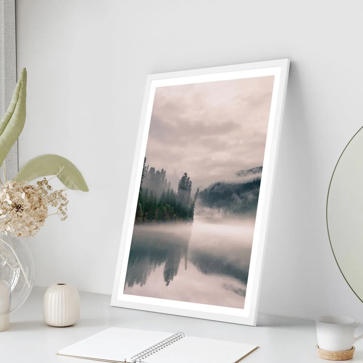 Affiche dans un cadre blanc - Poster - Reflet dans le brouillard - 50x70 cm