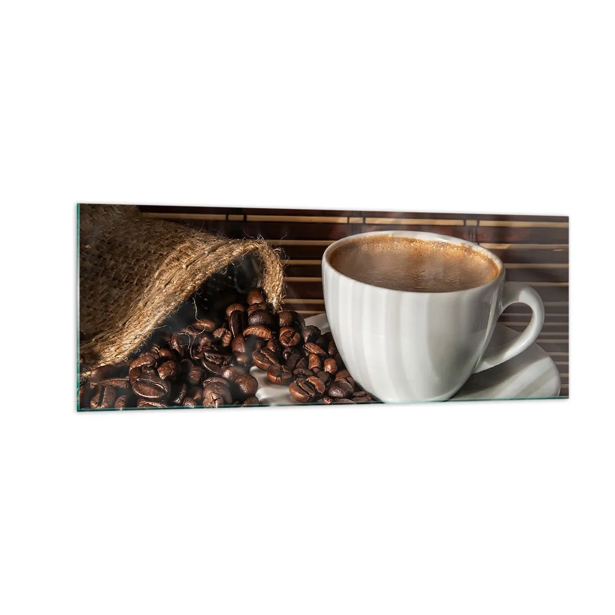 Impression sur verre - Image sur verre - Une tasse de café avec des grains sur un fond de bambou - 140x50cm - La noirceur du charbon, la clarté de l'ambre - Décoration murale moderne pour le salon et la chambre ARTTOR