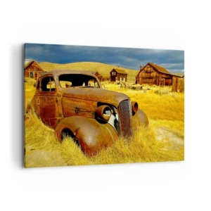 Impression sur toile - Image sur toile - Une vieille voiture rouillée sur fond de cabanes en bois abandonnées - 120x80cm - Repos bien mérité - Décoration murale moderne pour le salon et la chambre ARTTOR