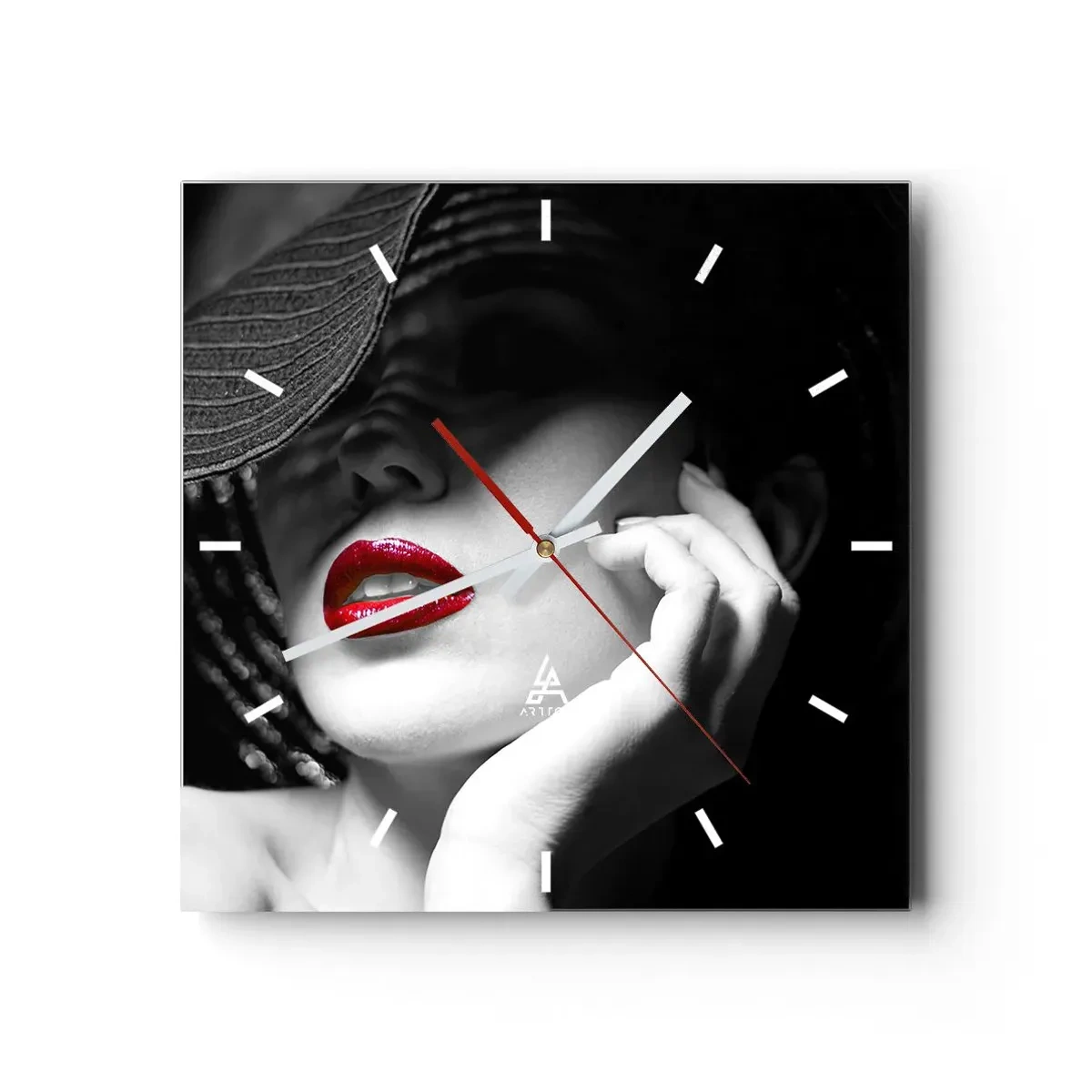 Horloge murale - Pendule murale - Portrait noir et blanc d'une femme aux lèvres rouges - 30x30cm - Étude écarlate - Décoration murale moderne pour le salon et la chambre ARTTOR