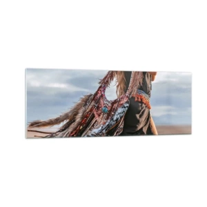 Impression sur verre - Image sur verre - Une femme dans un style bohème avec des détails de plumes et de bijoux - 140x50cm - La fille du chaman - Décoration murale moderne pour le salon et la chambre ARTTOR