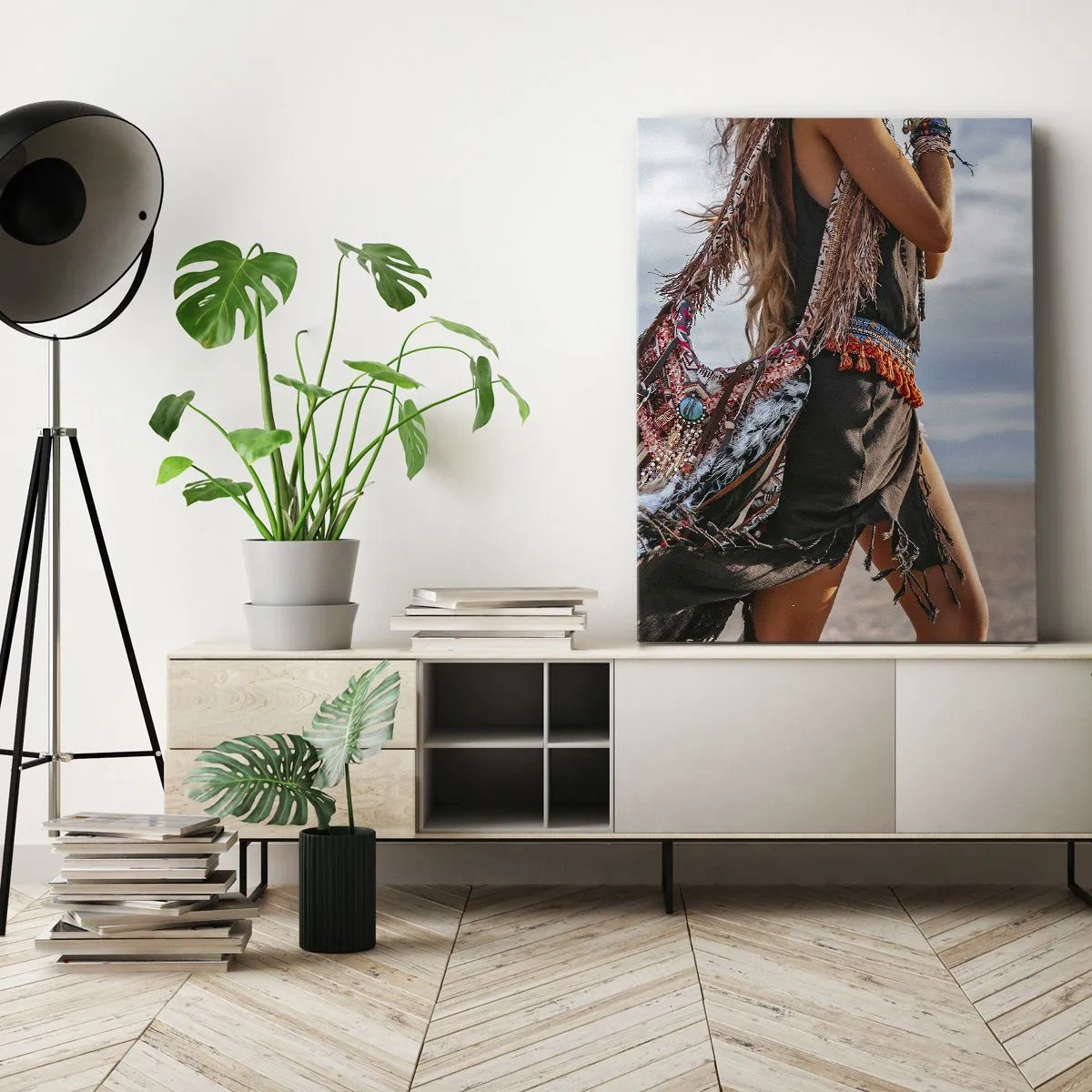 Impression sur toile - Image sur toile - Une femme dans un style bohème avec des détails de plumes et de bijoux - 50x70cm - La fille du chaman - Décoration murale moderne pour le salon et la chambre ARTTOR