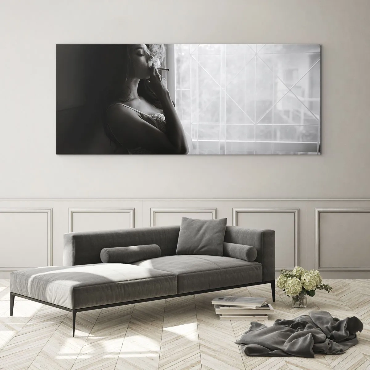 Impression sur verre - Image sur verre - Une femme dans une pose sensuelle sur une photographie en noir et blanc - 120x50cm - Vous sentez-vous libre ? - Décoration murale moderne pour le salon et la chambre ARTTOR