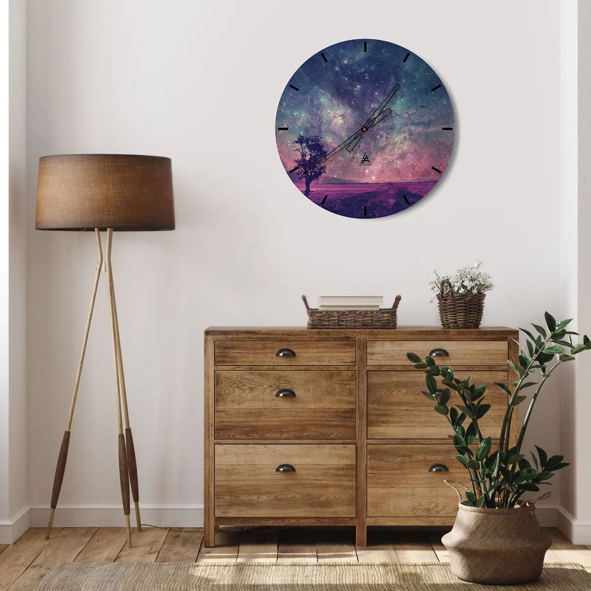 Horloge murale - Pendule murale - Un paysage spatial avec un arbre sous les étoiles - 30x30cm - Sous un ciel magique - Décoration murale moderne pour le salon, la cuisine et la chambre ARTTOR