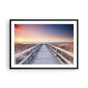 Affiche dans un cadre noir - Poster - Une jetée en bois menant à la plage au coucher du soleil avec le ciel peint de couleurs pastel. - 70x50cm - Aurore baltique du soir - Décoration murale moderne pour le salon et la chambre ARTTOR