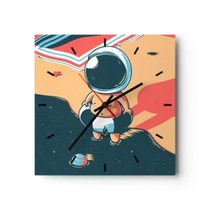 Horloge murale - Pendule murale - Astronaute drôle sur la plage avec des éléments spatiaux en arrière-plan - 30x30cm - Suivant une autre perspective - Décoration murale moderne pour le salon et la chambre ARTTOR
